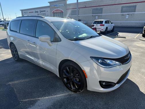 2020 Chrysler Pacifica Touring-L Plus