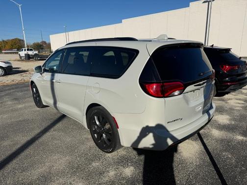 2020 Chrysler Pacifica Touring-L Plus