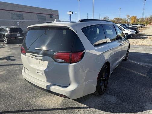 2020 Chrysler Pacifica Touring-L Plus