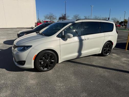 2020 Chrysler Pacifica Touring-L Plus