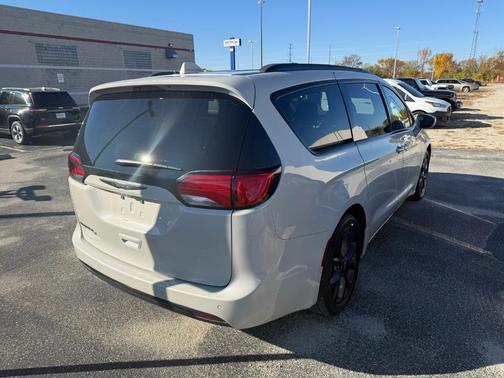 2020 Chrysler Pacifica Touring-L Plus