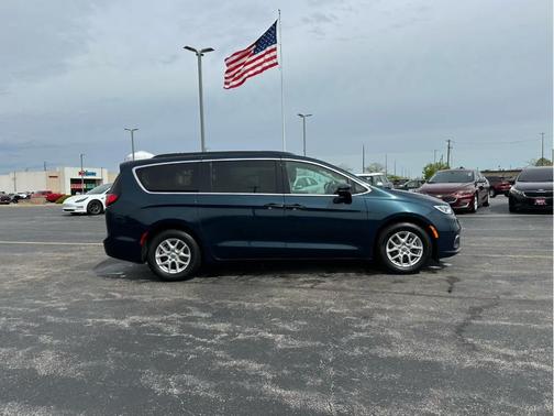 2022 Chrysler Pacifica Touring-L