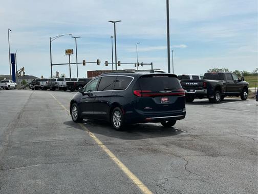 2022 Chrysler Pacifica Touring-L