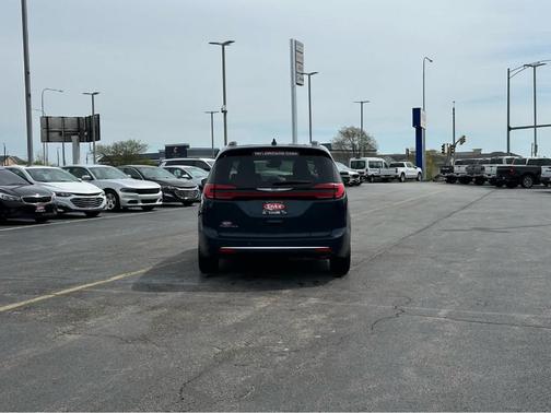 2022 Chrysler Pacifica Touring-L
