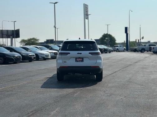2024 Jeep Grand Cherokee L Laredo