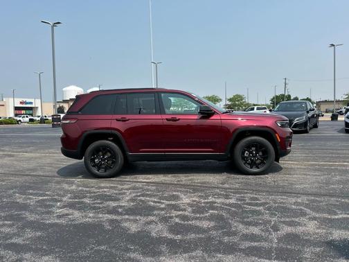 2025 Jeep Grand Cherokee Laredo