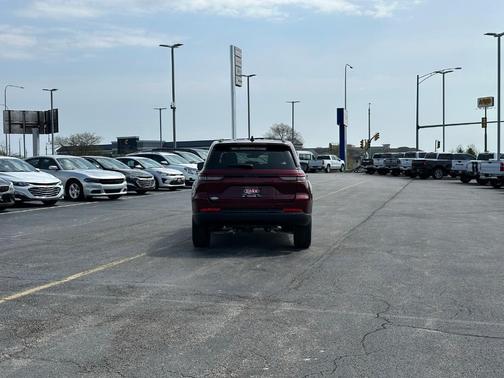 2025 Jeep Grand Cherokee Laredo