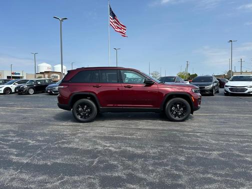 2025 Jeep Grand Cherokee Laredo
