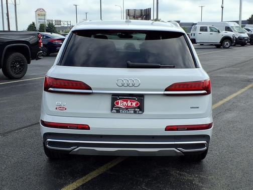 2024 Audi Q7 55 Premium Plus