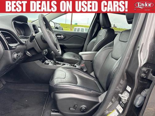 Granite Crystal Clearcoat Metallic 2023 Jeep Cherokee Altitude Lux