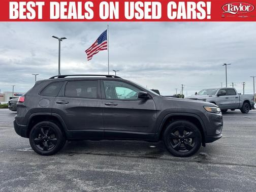 Granite Crystal Clearcoat Metallic 2023 Jeep Cherokee Altitude Lux