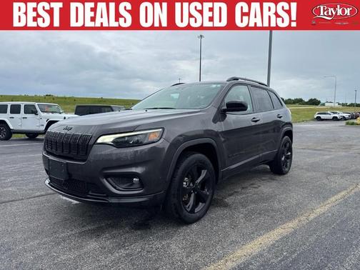 Granite Crystal Clearcoat Metallic 2023 Jeep Cherokee Altitude Lux