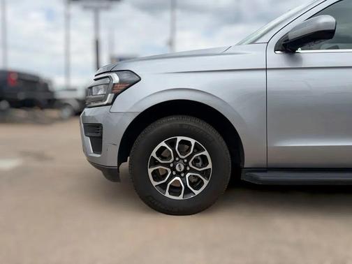 Iconic Silver Metallic 2024 Ford Expedition XLT