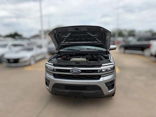 Iconic Silver Metallic 2024 Ford Expedition XLT