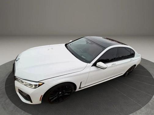 Alpine White 2022 BMW 750 i xDrive