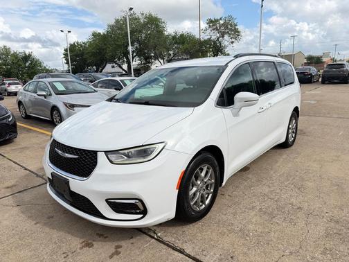 Bright White Clearcoat 2022 Chrysler Pacifica Touring