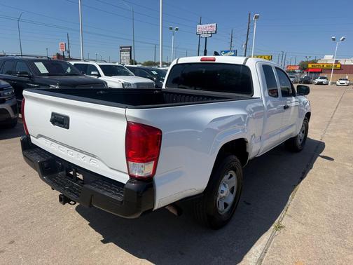 2017 Toyota Tacoma SR