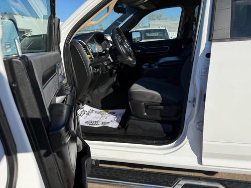 2019 RAM 2500 Big Horn Crew Cab 4x4 6'4' Box