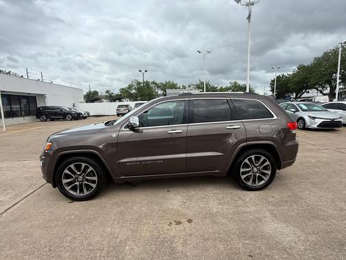 Walnut Brown Metallic Clearcoat 2018 Jeep Grand Cherokee Overland
