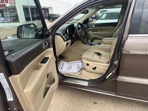 Walnut Brown Metallic Clearcoat 2018 Jeep Grand Cherokee Overland
