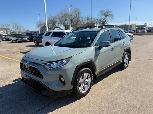 2021 Toyota RAV4 XLE