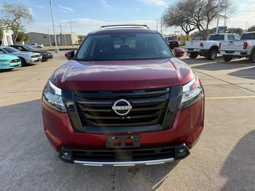 2022 Nissan Pathfinder SL 2WD