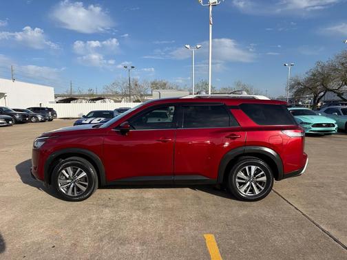 2022 Nissan Pathfinder SL 2WD