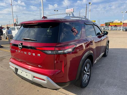 2022 Nissan Pathfinder SL 2WD