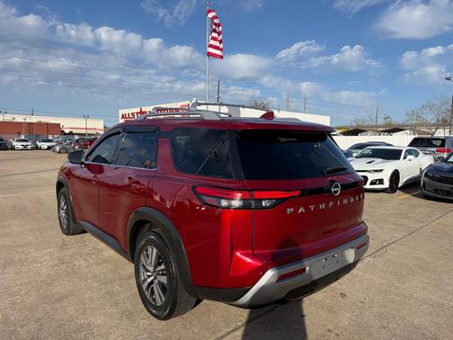 2022 Nissan Pathfinder SL 2WD