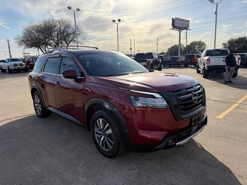 2022 Nissan Pathfinder SL 2WD