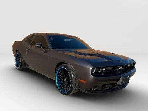 Granite Pearlcoat 2019 Dodge Challenger SXT