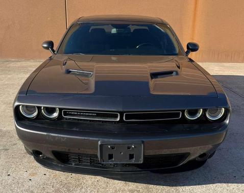 Granite Pearlcoat 2019 Dodge Challenger SXT