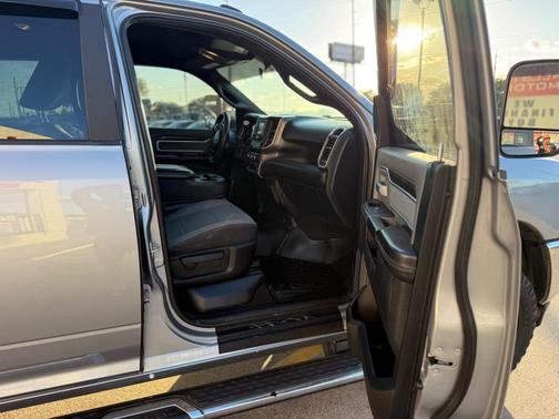 2021 RAM 2500 Big Horn Crew Cab 4x4 6'4' Box