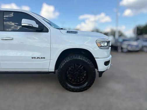 Bright White Clearcoat 2022 RAM 1500 Laramie