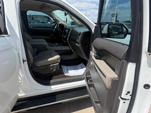 Star White Metallic Tri-Coat 2021 Ford Expedition XLT