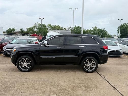 Diamond Black Crystal Pearlcoat 2020 Jeep Grand Cherokee Overland