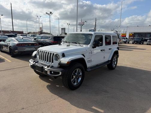 Bright White Clearcoat 2019 Jeep Wrangler Unlimited Sahara