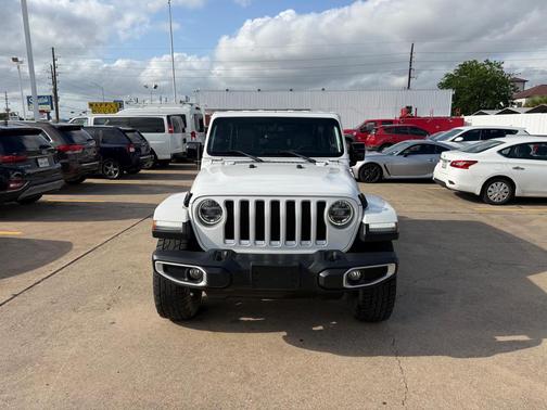 Bright White Clearcoat 2019 Jeep Wrangler Unlimited Sahara