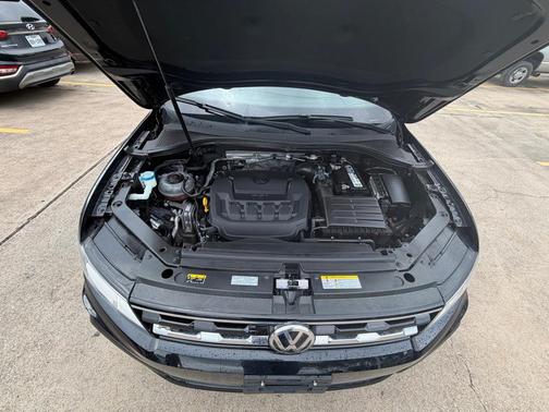 Deep Black Pearl 2021 Volkswagen Tiguan 2.0T SE
