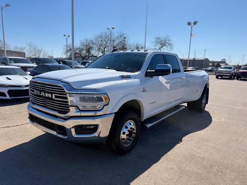 2020 RAM 3500 Laramie Crew Cab 4x4 8' Box
