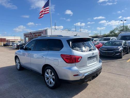 2018 Nissan Pathfinder SL
