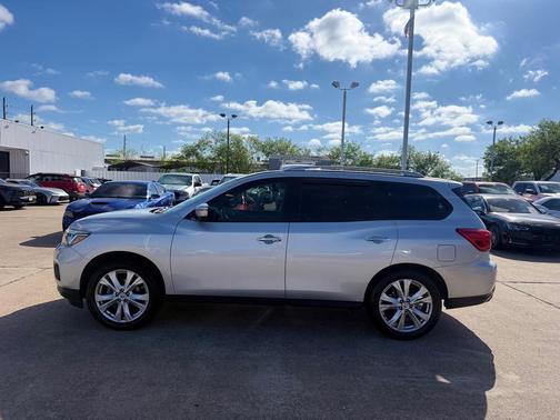 2018 Nissan Pathfinder SL