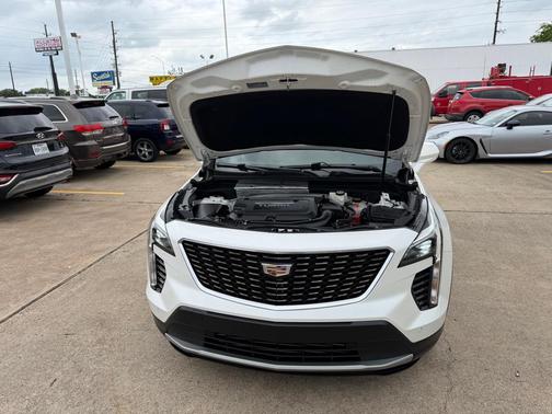 Crystal White Tricoat 2019 Cadillac XT4 Premium Luxury