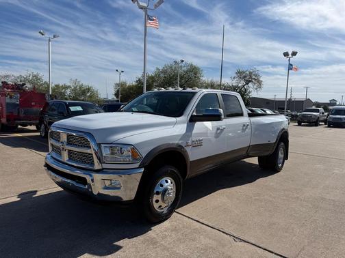 2017 RAM 3500 Laramie Crew Cab 4x4 8' Box