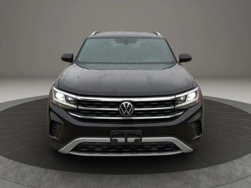 Deep Black Pearl 2020 Volkswagen Atlas Cross Sport 2.0T SE w/Technology