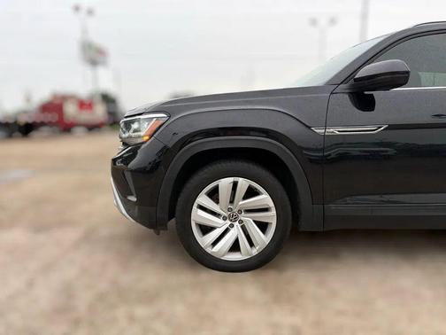 Deep Black Pearl 2020 Volkswagen Atlas Cross Sport 2.0T SE w/Technology