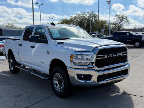 2019 RAM 2500 Tradesman Crew Cab 4x4 6'4' Box