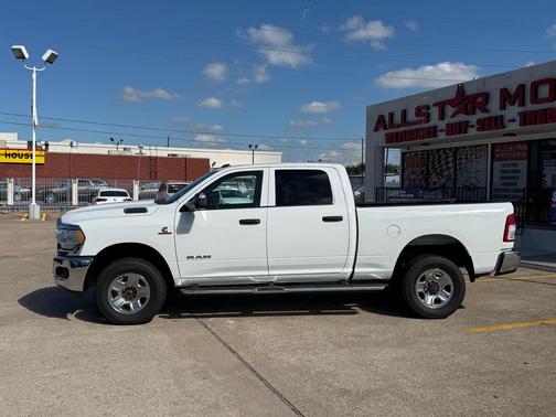 2019 RAM 2500 Tradesman Crew Cab 4x4 6'4' Box