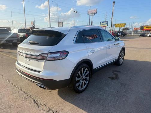 2019 Lincoln Nautilus Select