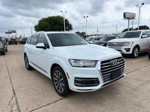 White 2019 Audi Q7 45 Premium Plus